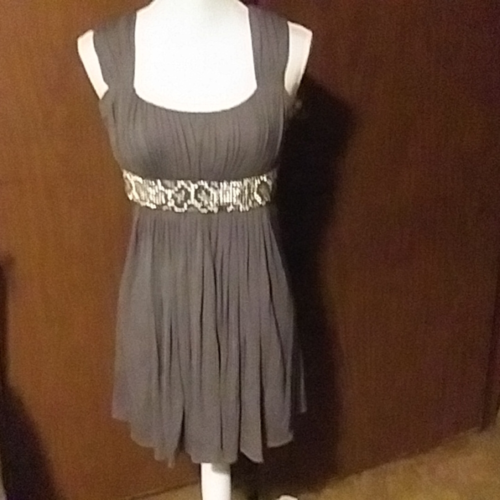 medium gray top
